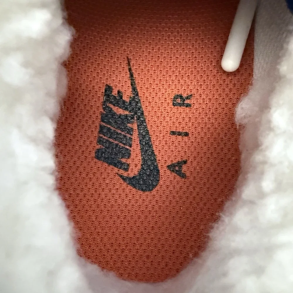 Nike Air Force 1 '07 Womens Size 5 White Sherpa Fleece DO6680-100‎ Blue Coconut